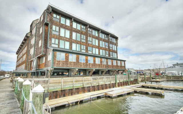 Club Wyndham Inn on Long Wharf