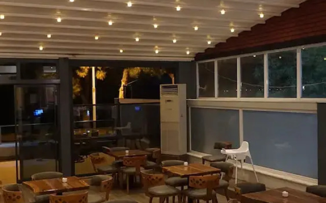 Lake Li̇fe Hotel