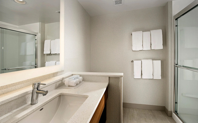 Holiday Inn Express & Suites Altoona by IHG