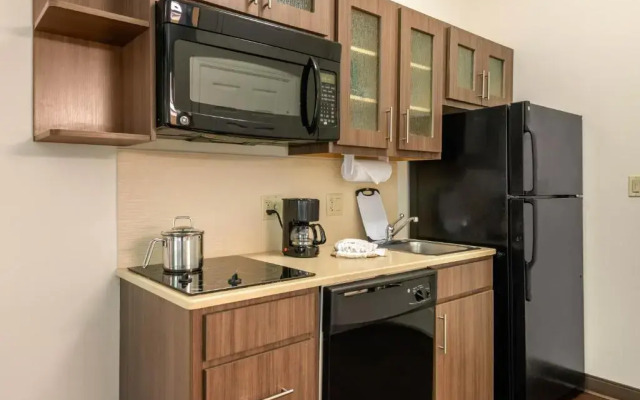 Candlewood Suites Ft Myers I-75 by IHG