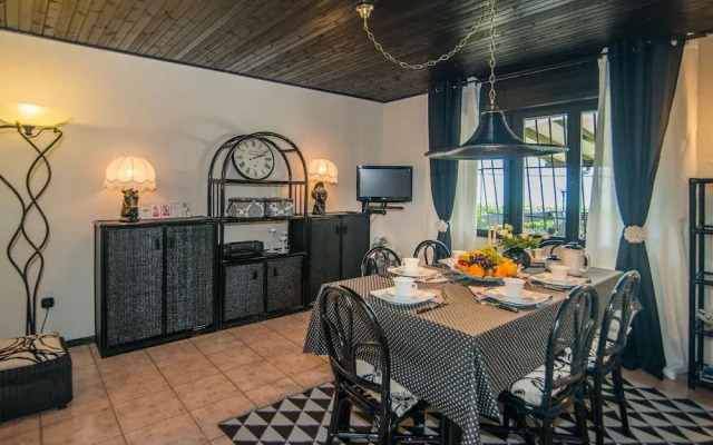 Authentic holiday house with private pool and sea view