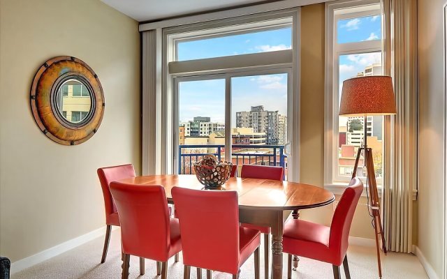 Belltown Court Home Port Deluxe Suite - Two Bedroom Apartment with Bal