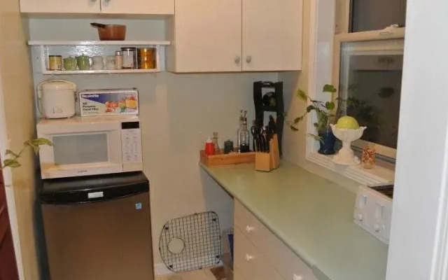 Kelowna Lakeview Cove Bed & Breakfast