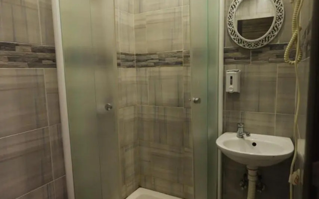 Golden Lux Apartments and Rooms