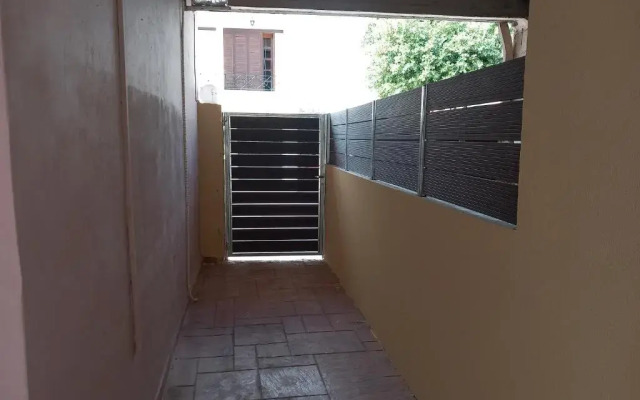 Airport's Close, Cozy Flat for 6 Persons