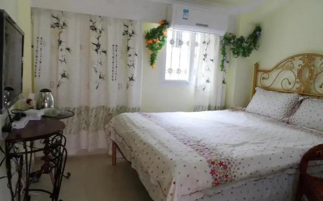 Romantic Huayuan Inn