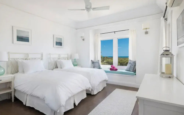 Island Paradise: Secluded Retreat, Breathtaking Views