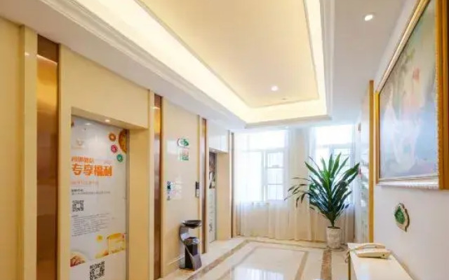 Vienna International Hotel (Yunmeng Longgang Road)