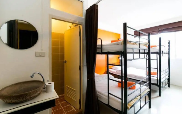Check Inn Hostel @Phromphong