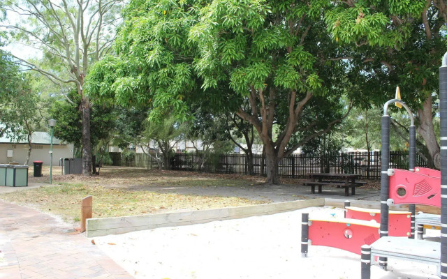 Mango Tree Motel