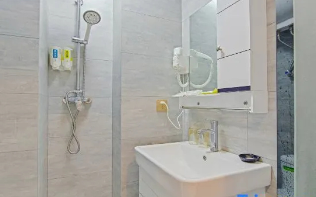 Xinya Boutique Homestay (Zhengzhou Henan University of Technology Subway Station) – Bathroom – Zhengzhou