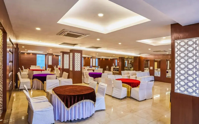 Treebo Grand Legacy Elite With Roof Top Cafe