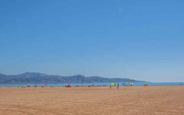 Holiday apartment in a complex near the sea