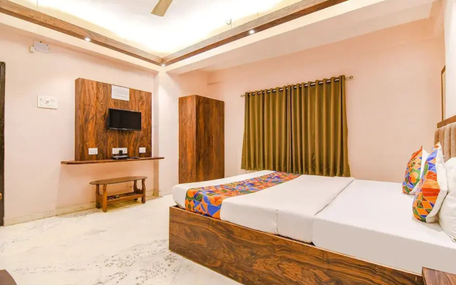 Fabhotel The Golden Orchid