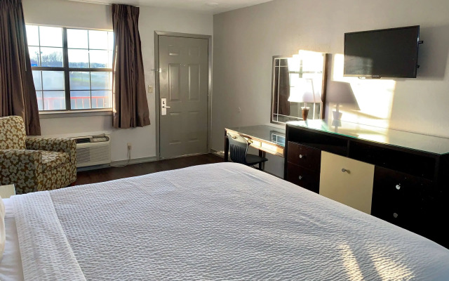 Days Inn by Wyndham Canton