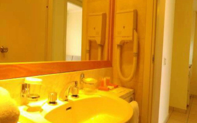 Athineon Hotel