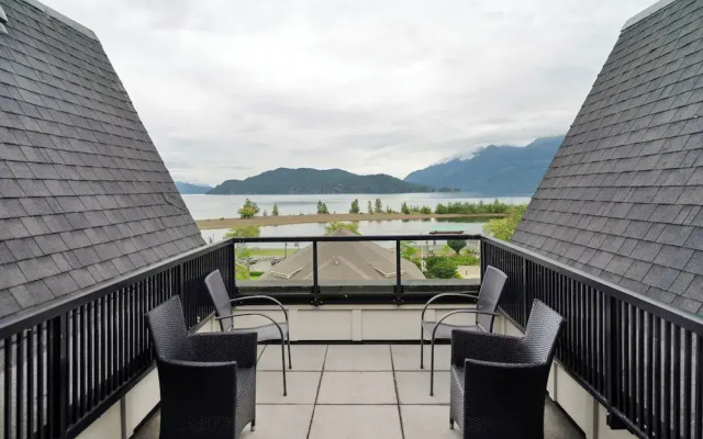 Rooftop Paradise Luxe 2BR  Lake Views