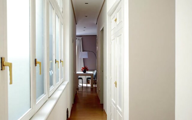 Puerta del Sol Stylish Aparments by Allô Housing