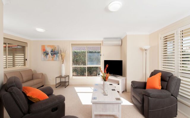 Pawprints, 123 Bagnalls Beach Road