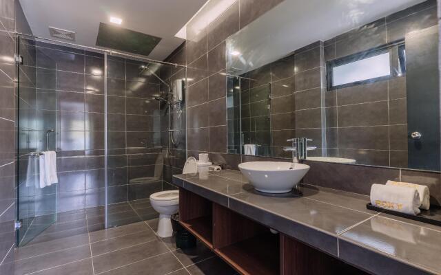 Roxy Sematan Villa & Townhouse