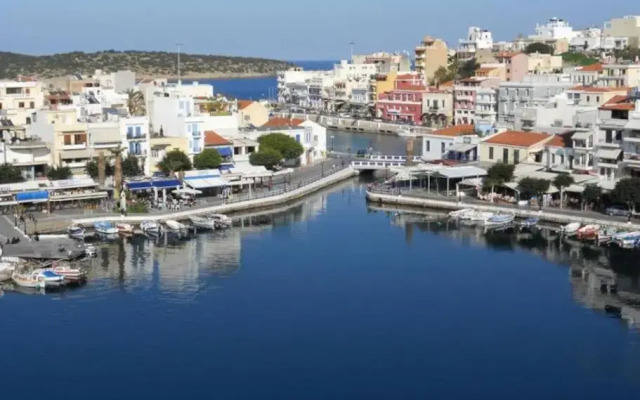 Ariadni 100sqm, 80m awarded beach, 2bedrooms for 2pers