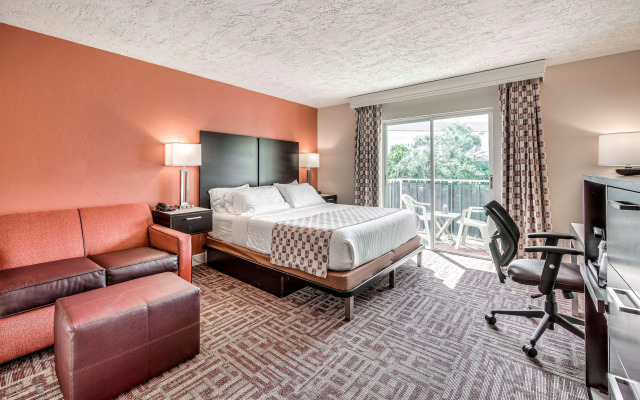 Inn of Naples, Tapestry Collection by Hilton