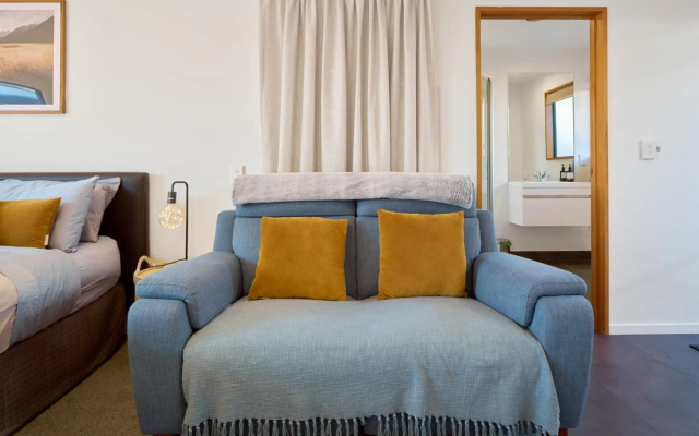 Wanaka Lake Studio (New) (Adults Only) – Guest Rooms – Wanaka