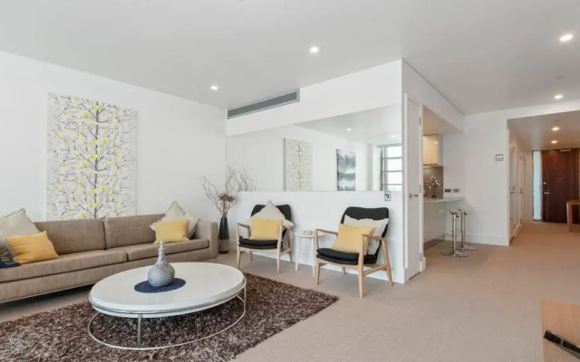 Viaduct Marina Executive -Parking & Pool