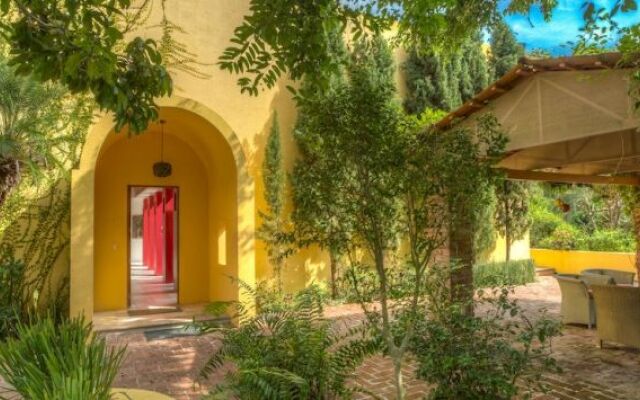 Villa Azalea Inn & Organic Farm