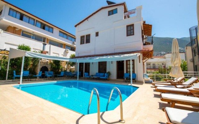 Amazing Flat With Shared Pool and Balcony in Kas