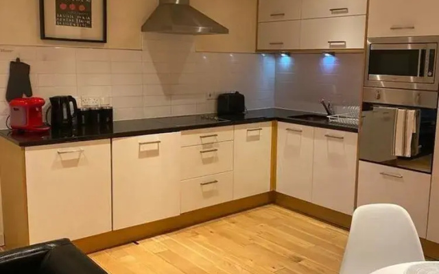 Apartment - Sleeps 4 - Balcony - Parking - Pets Ok