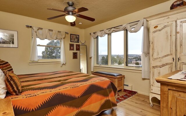 Piñon Vista - 360° Majestic Views, Just Blocks From the Plaza