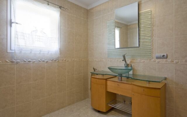 Villa - 4 Bedrooms with Pool, WiFi and Sea views - 104966