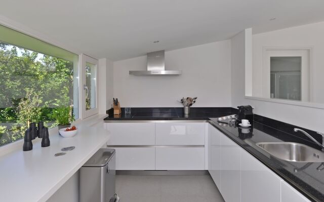 Cozy Holiday Home in Kamperland near Lake