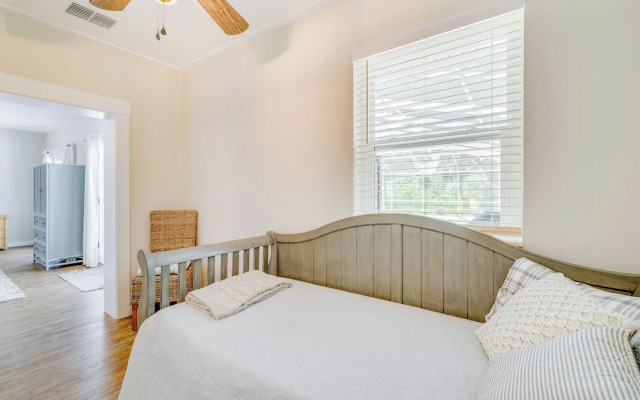 Cozy Ocala Retreat w/ Pool, Screened Lanai!