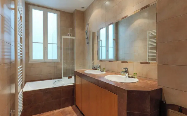 Very Spacious Apartment - 5br/10p - Champs-elysees