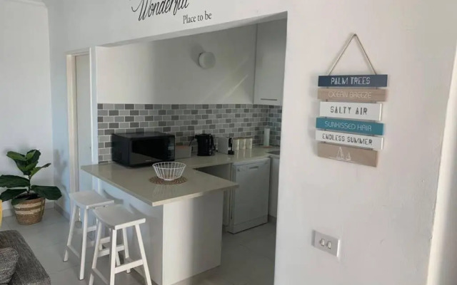 42 Thira - Beautiful Beach apartment