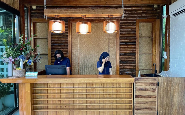 Phuvara Boutique