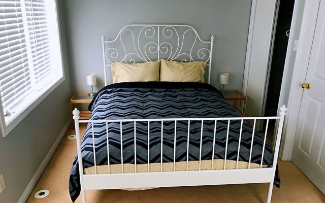 Entire 3 Bedroom Townhouse in Markham