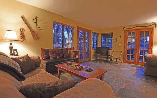 Mountainside Overlook Lake Views & Hot Tub