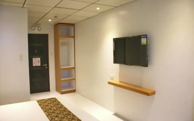 LuxeLite Suites Pasay