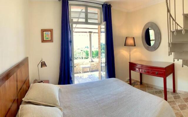 La Tour des Beaumes à GORDES avec Piscine Privée -