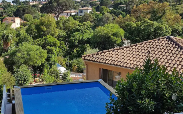 Charming Villa in Cavalaire-sur-mer With Pool