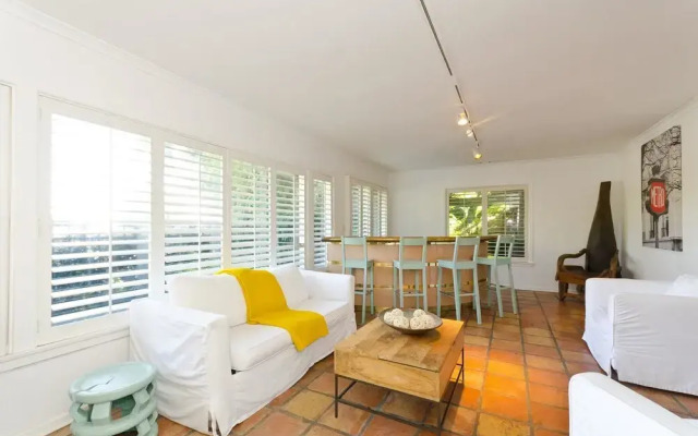 LA128 2 Bedroom Apartment By Senstay