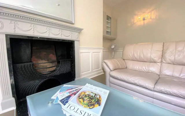 Elegant Georgian Apartment Near Clifton Village