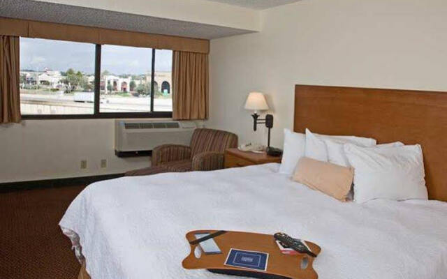 Holiday Inn Express & Suites San Antonio Medical-Six Flags