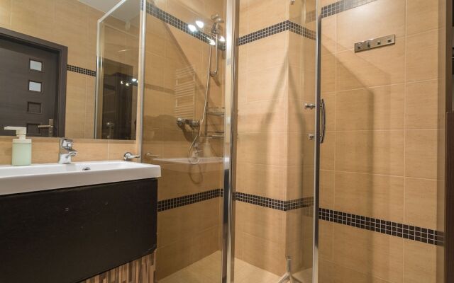 Green Wood Apartments Platinum Towers