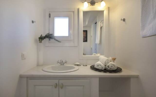 Villa Aerie - Sweeping Sea Views, Eclectic Style by Villarentalsgr