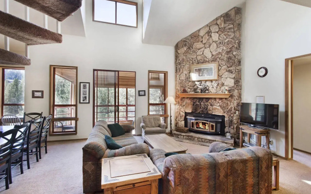 Aspen Creek by 101 Great Escapes