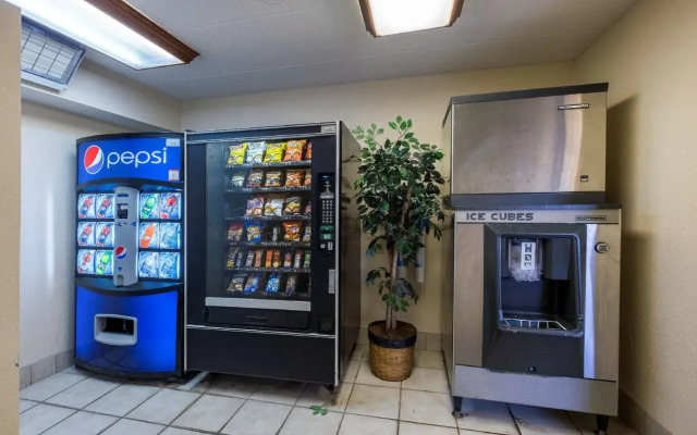 Red Roof Inn PLUS+ Boston - Framingham